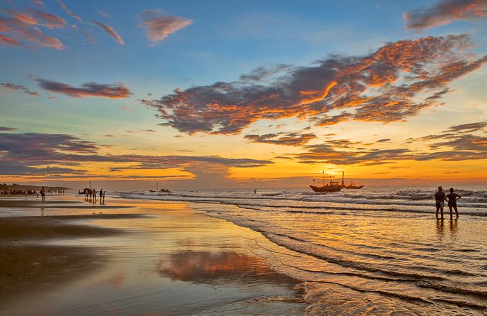 Bãi biển Sầm sơn đầy nắng