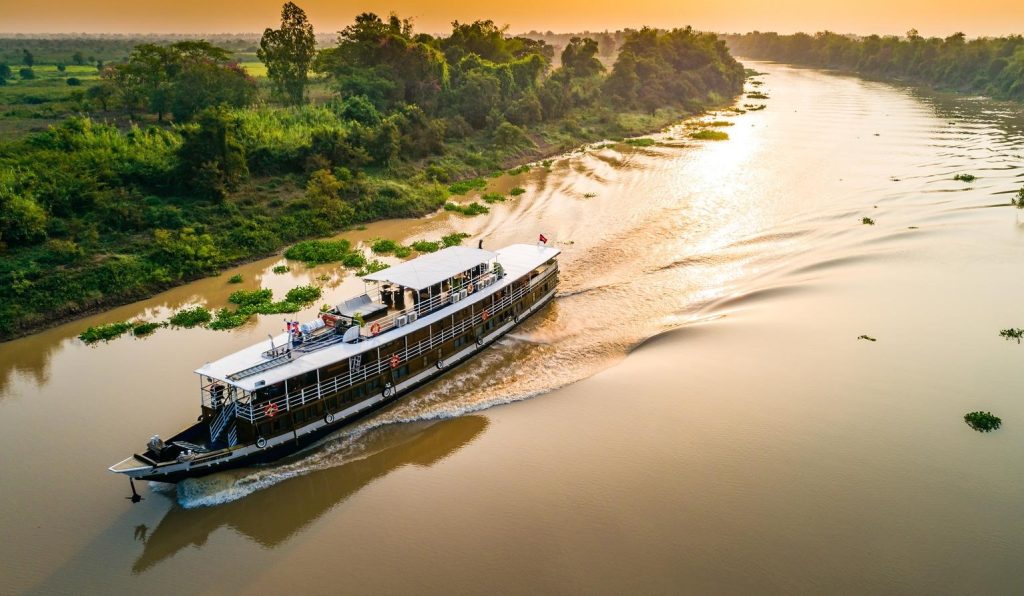 Du thuyền trên sông Mekong