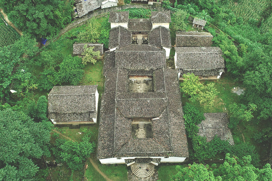 Vuong palace (Vua Meo), a symbol of the past glory