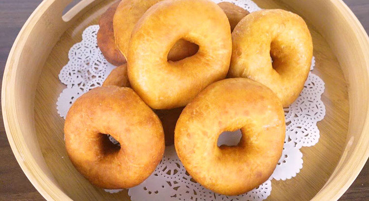 làm bánh donut bằng nồi chiên không dầu