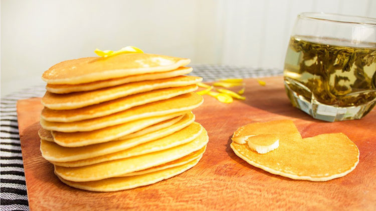 Các bước làm bánh pancake bằng nồi chiên không dầu