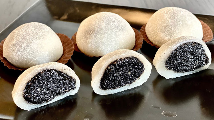 Cách làm bánh mochi nhân mè đen thơm ngon mềm dẻo