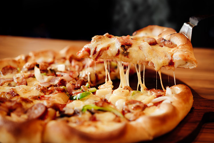 Hướng dẫn các bước cách làm bánh pizza thịt heo