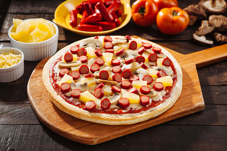 Hướng dẫn chi tiết cách làm bánh pizza xúc xích bằng nồi chiên không dầu