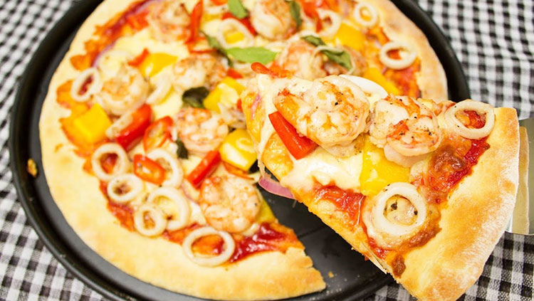 Hướng dẫn làm bánh pizza hải sản ngon hấp dẫn tại nhà