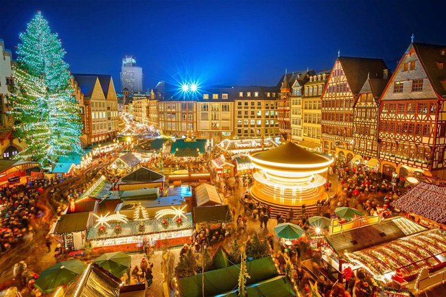 Chợ Giáng sinh Striezelmarkt tại Dresden.