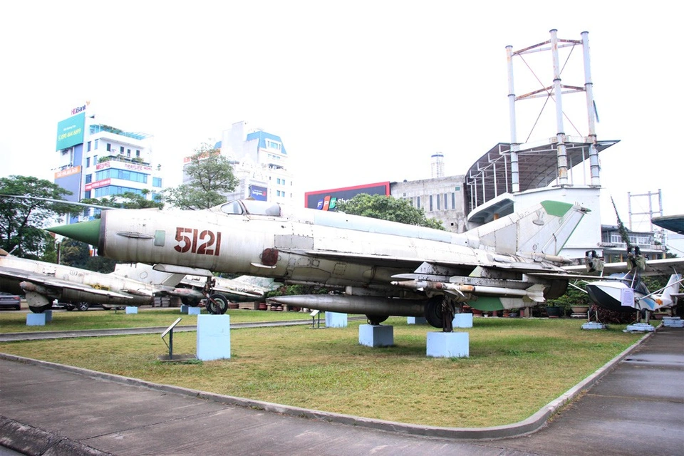 Khám phá tiêm kích MIG 21 của anh hùng Phạm Tuân bắn nổ B52 Mỹ - Máy bay MiG-21 số hiệu 5121