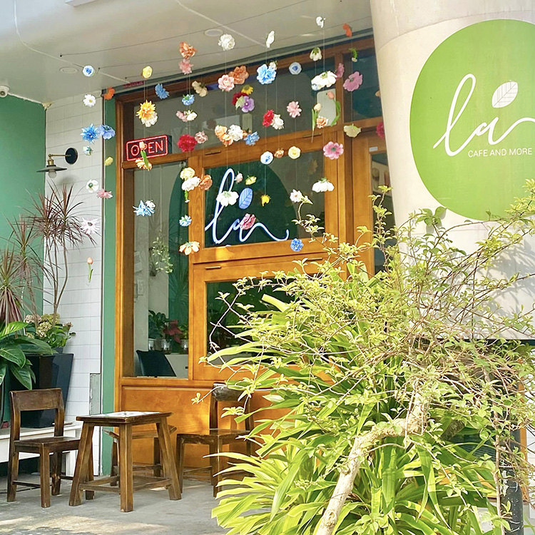 Lá Café – Không Gian Sang Trọng Gần Hồ Tây