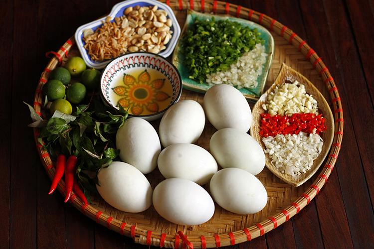 Các Bước Cách Làm Trứng Vịt Lộn Nướng Mỡ Hành