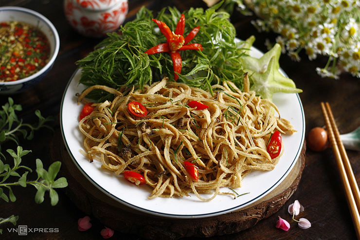 Cách làm nem thính chay bằng miến thơm ngon, lạ miệng