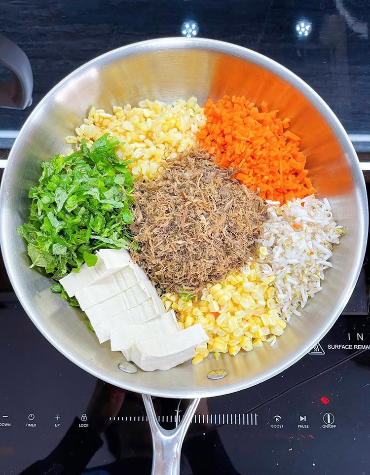 Các bước Cách làm nem chay ngô ngọt