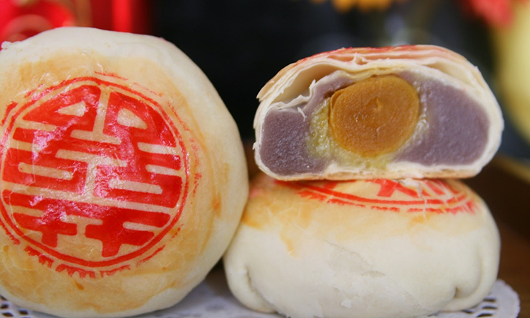 Cách làm bánh pía khoai môn thơm ngon tại nhà