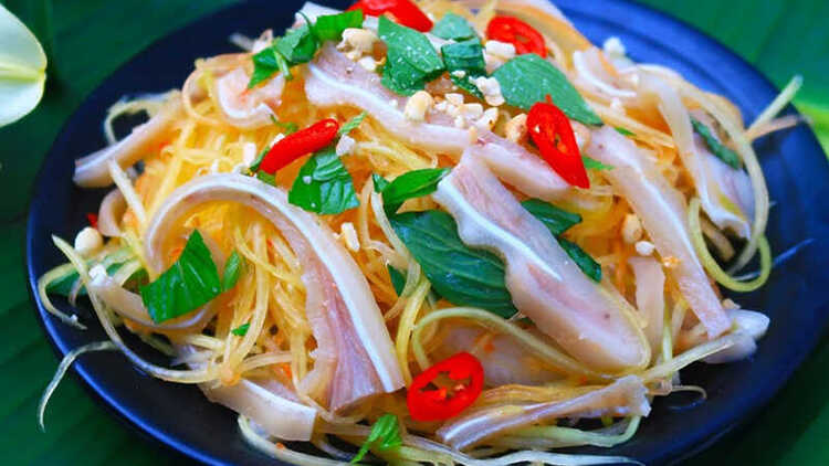 Các bước cách làm nộm đu đủ với tai heo giòn ngon, hấp dẫn