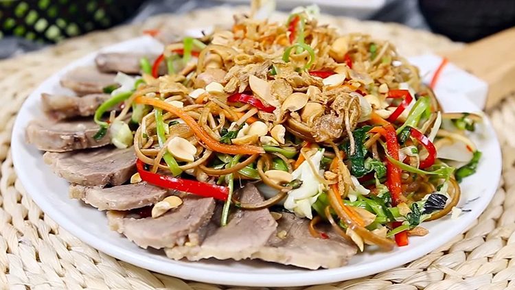 Các bước Cách làm nộm vịt bắp cải thanh mát, hấp dẫn
