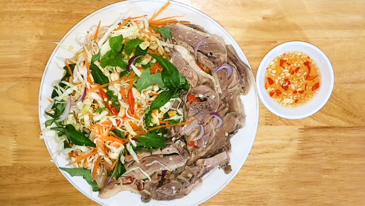 Cách làm nộm vịt rau răm thơm ngon, đậm vị