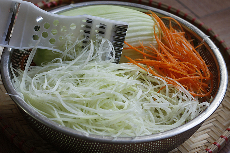 các bước Cách làm nộm đu đủ ăn bánh mì