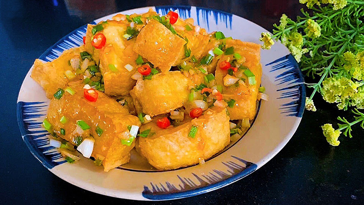 Cách làm đậu phụ chiên mắm tỏi giòn thơm, đậm đà tại nhà