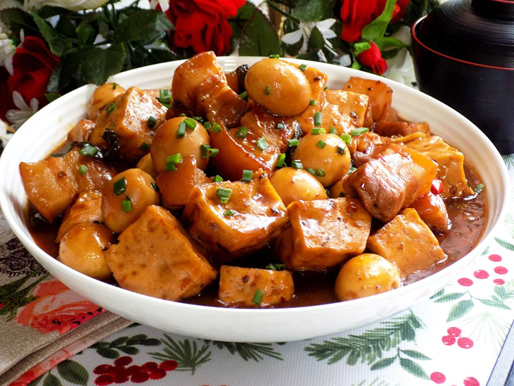 Cách làm đậu phụ kho trứng cút thơm ngon, đậm đà