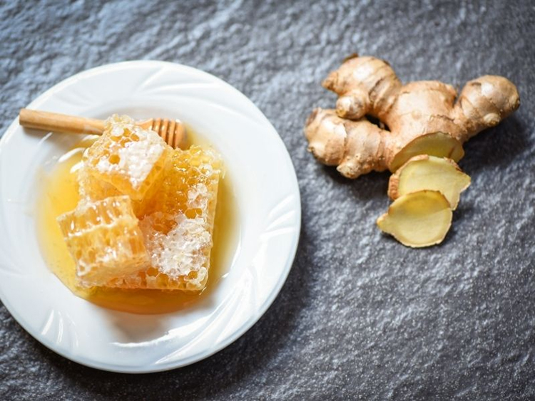 Cách uống nước gừng mật ong giảm mỡ bụng