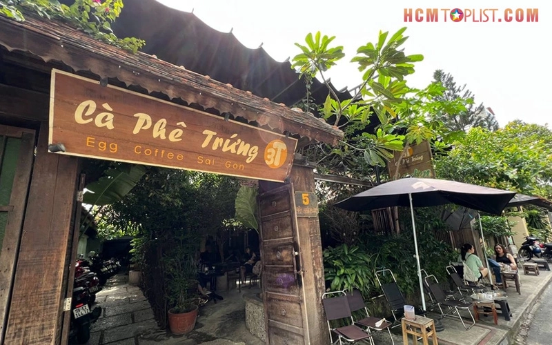 không gian thưởng thức cafe trứng 3T đậm chất Hà Nội