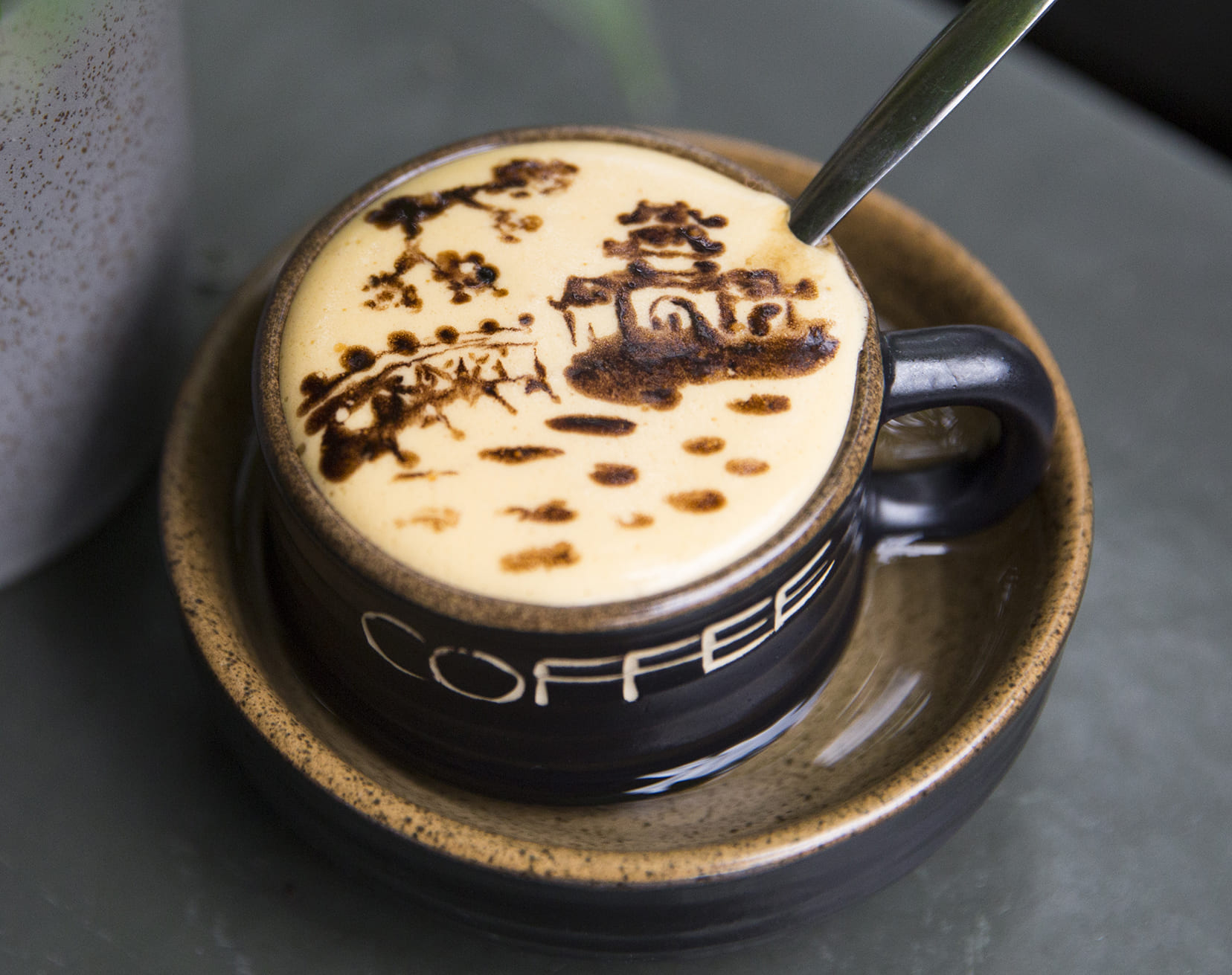 hộp quà cafe trứng 3T với ly sứ và bột cà phê