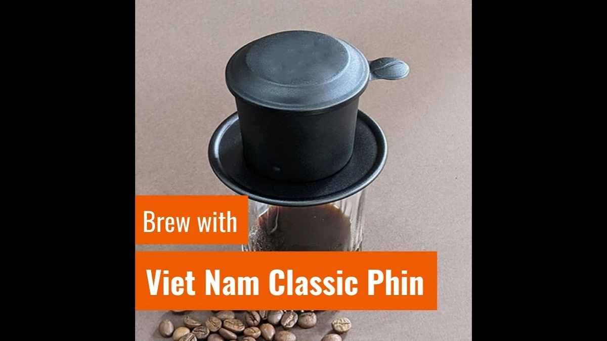so sánh phin Việt Nam và máy espresso cạnh nhau