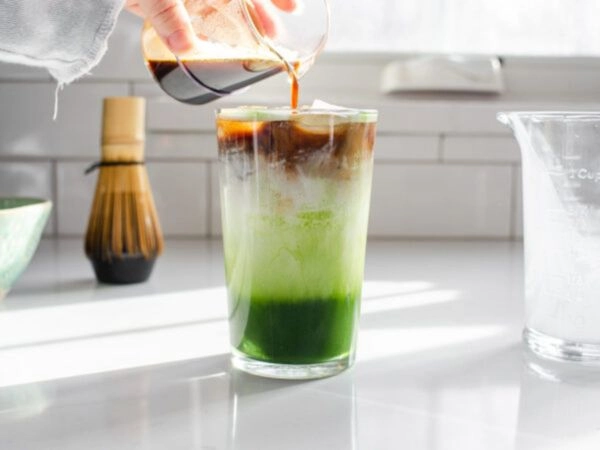 bốn ly cà phê trứng biến tấu rum cacao matcha dừa