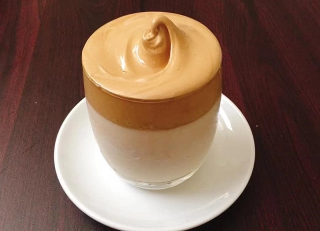 ly cà phê trứng gà bọt mịn sánh thơm