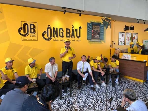 gọi món cà phê trứng ông bầu thông minh