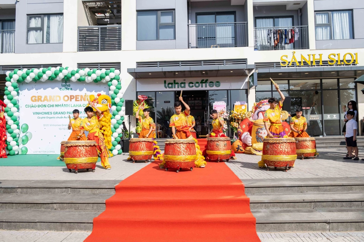 chiến dịch khai trương Laha Cafe thu hút khách