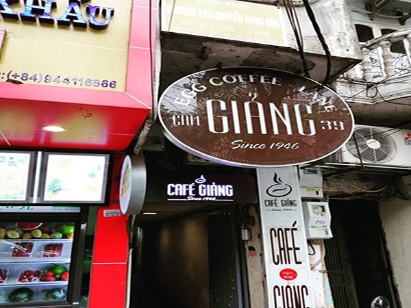 ly ca phe trung Giang boc khoi