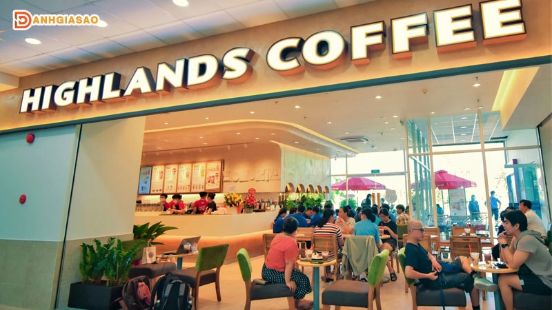 Cửa hàng Highlands Coffee và thông báo chính sách