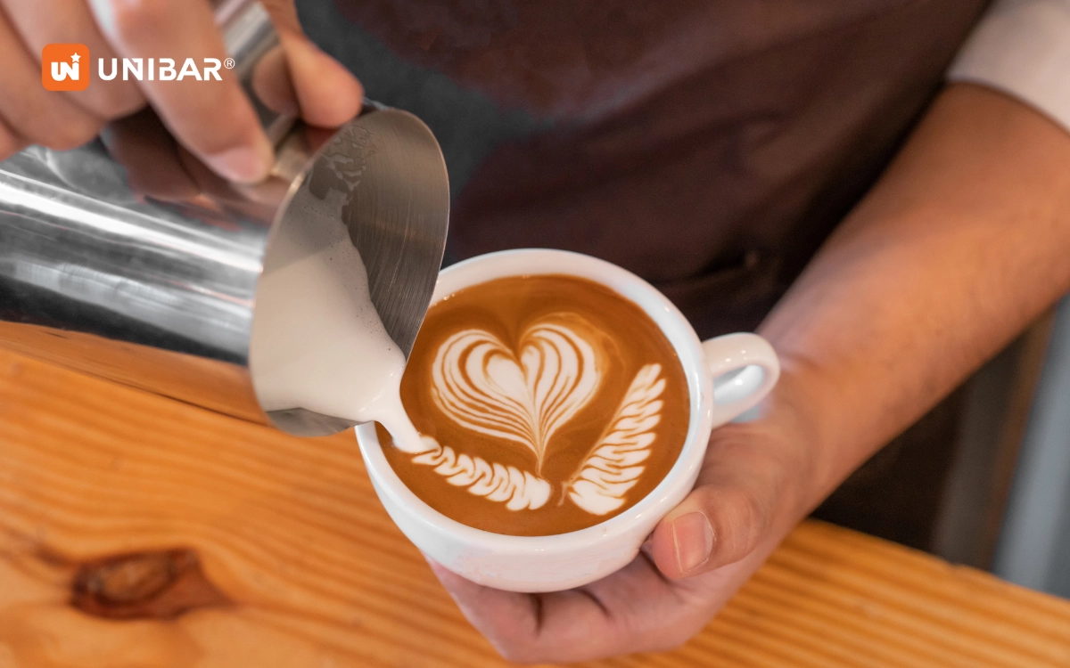 đội barista Laha huấn luyện trước giờ mở cửa