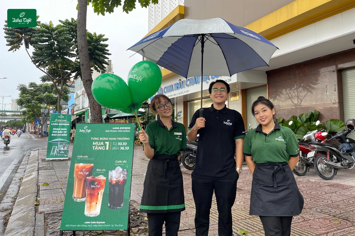 đối tác ký hợp đồng nhượng quyền Laha Cafe