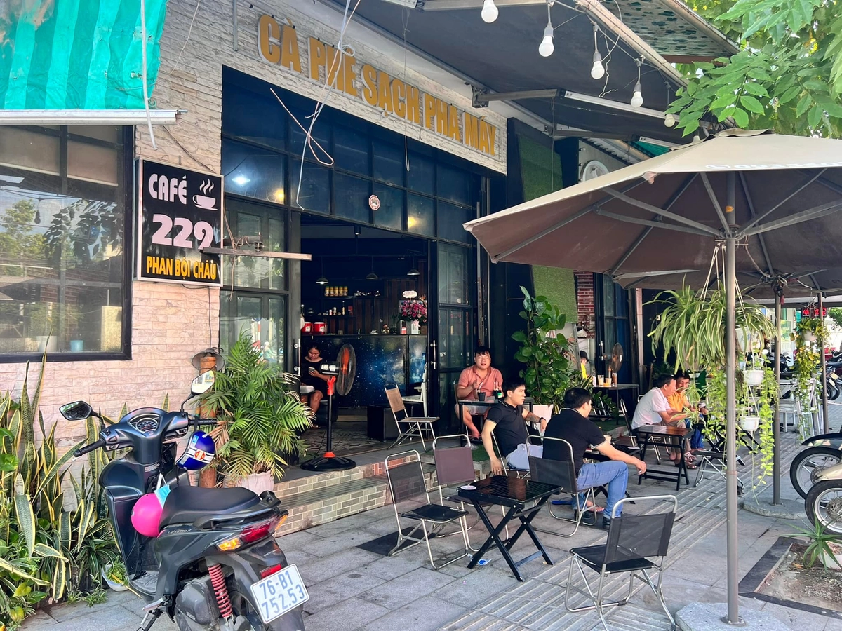 khai trương Cà phê Gạch đông khách và baner nổi bật