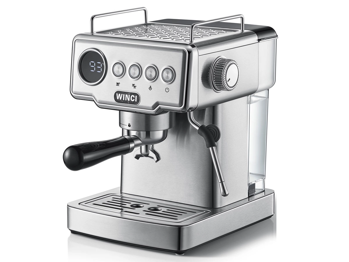 so sánh máy espresso và phin Việt Nam trên bàn bếp