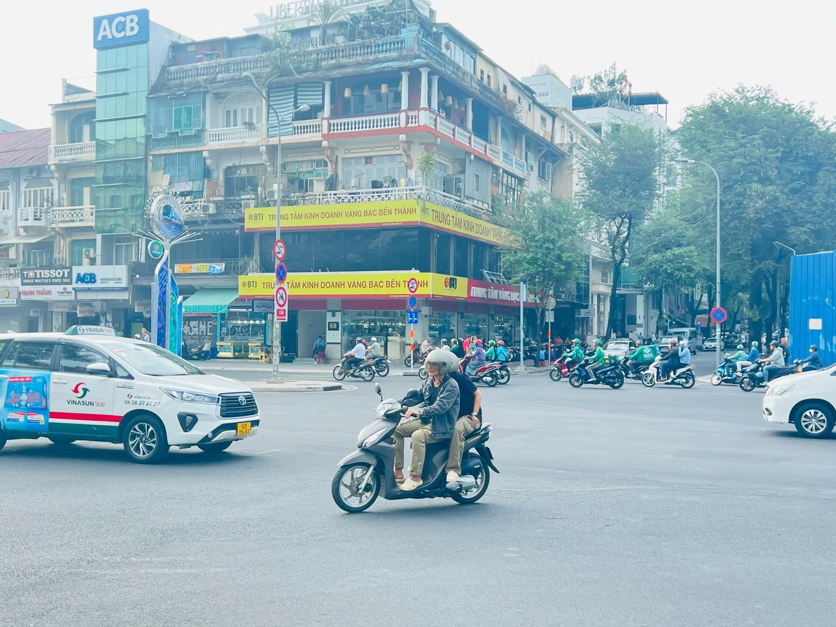 mặt bằng góc phố đông đúc quận trung tâm