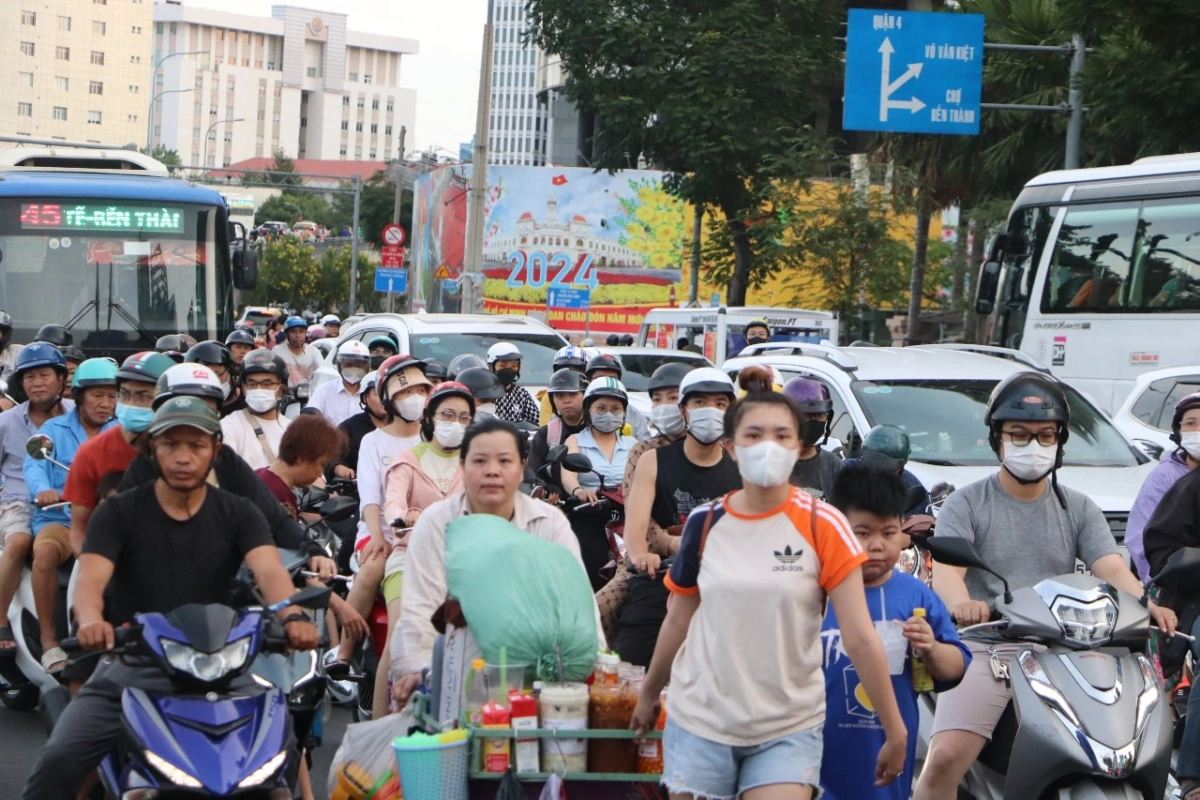 mặt tiền góc phố đông đúc cho VIP Coffee