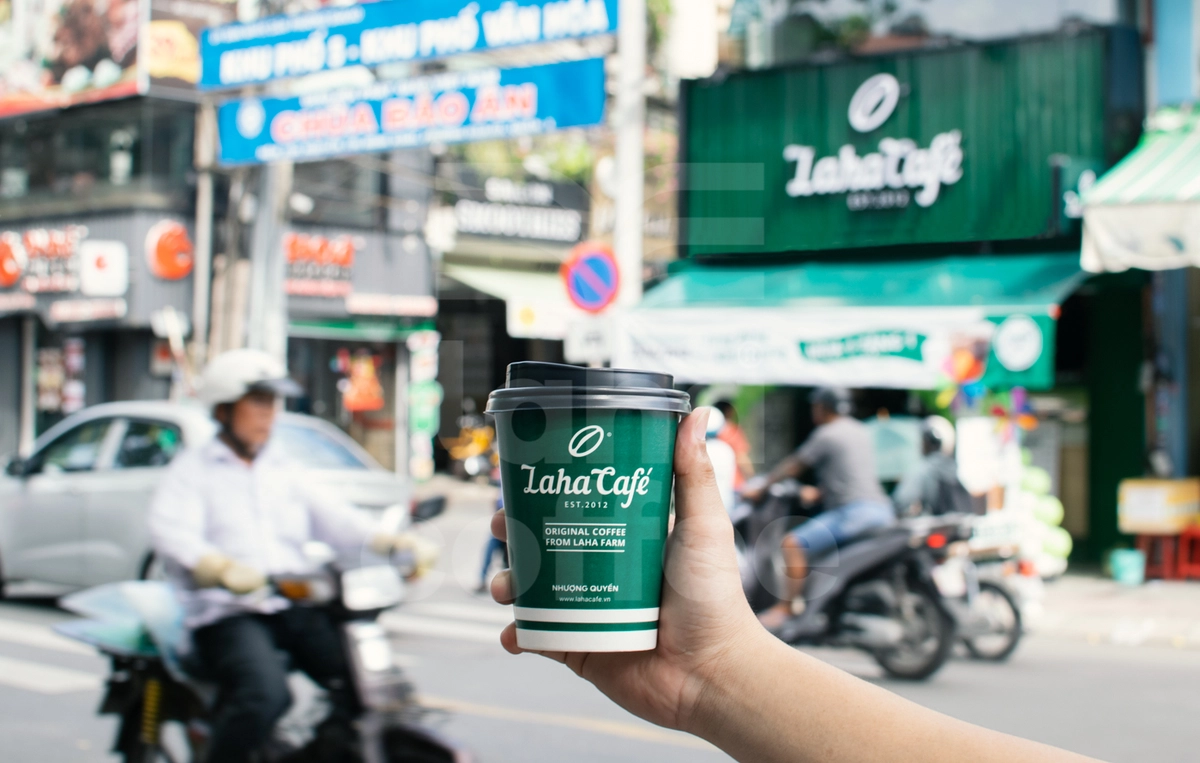 nhà đầu tư kiểm tra checklist mở Laha Cafe