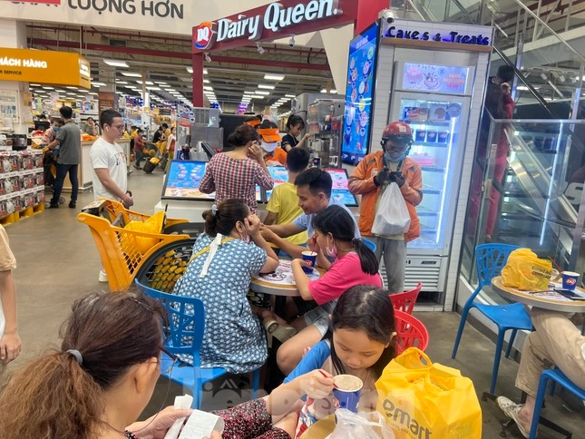 quán FC Good đông khách giờ cao điểm