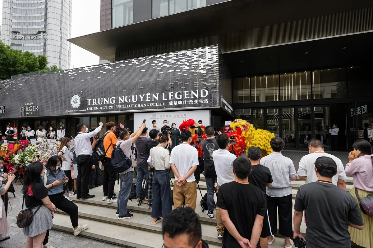 su kien khai truong trung nguyen legend dong khach