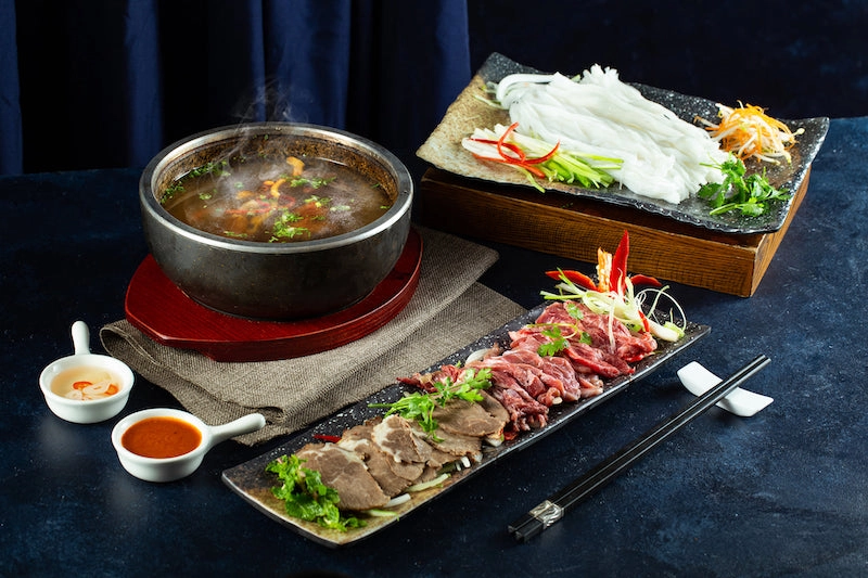 âu kim loại đặt trên bát nước đá