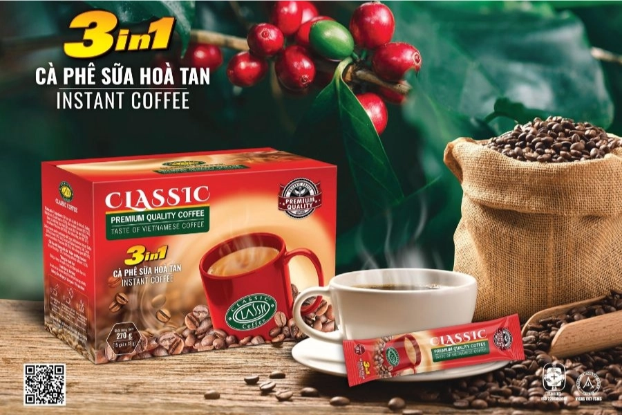 ba thìa cà phê hòa tan đường nước