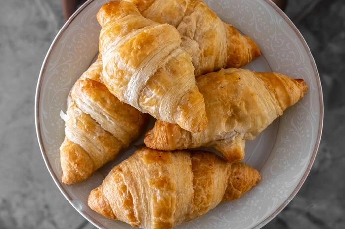 bánh croissant và Sáng Tạo 3 buổi sáng