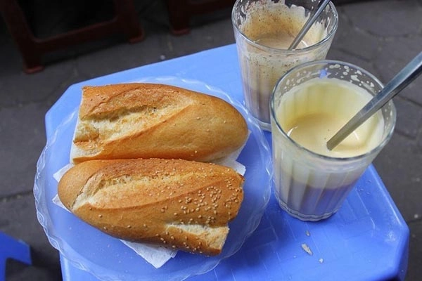 barista Giảng Cafe đánh kem trứng nóng
