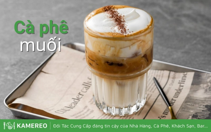barista hướng dẫn bí quyết cà phê trứng tại quầy