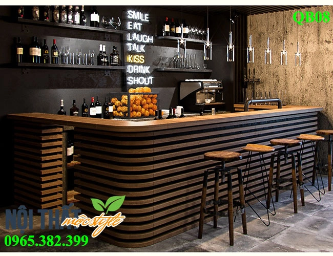 barista phục vụ nhanh tại quầy cafe mang đi