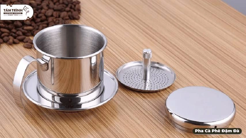 bộ dụng cụ pha cà phê phin và máy đánh trứng