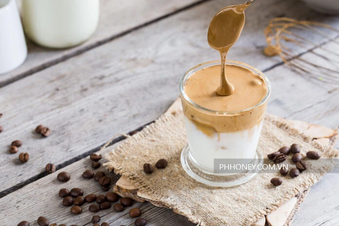bọt cà phê trứng vỡ do khuấy quá tay