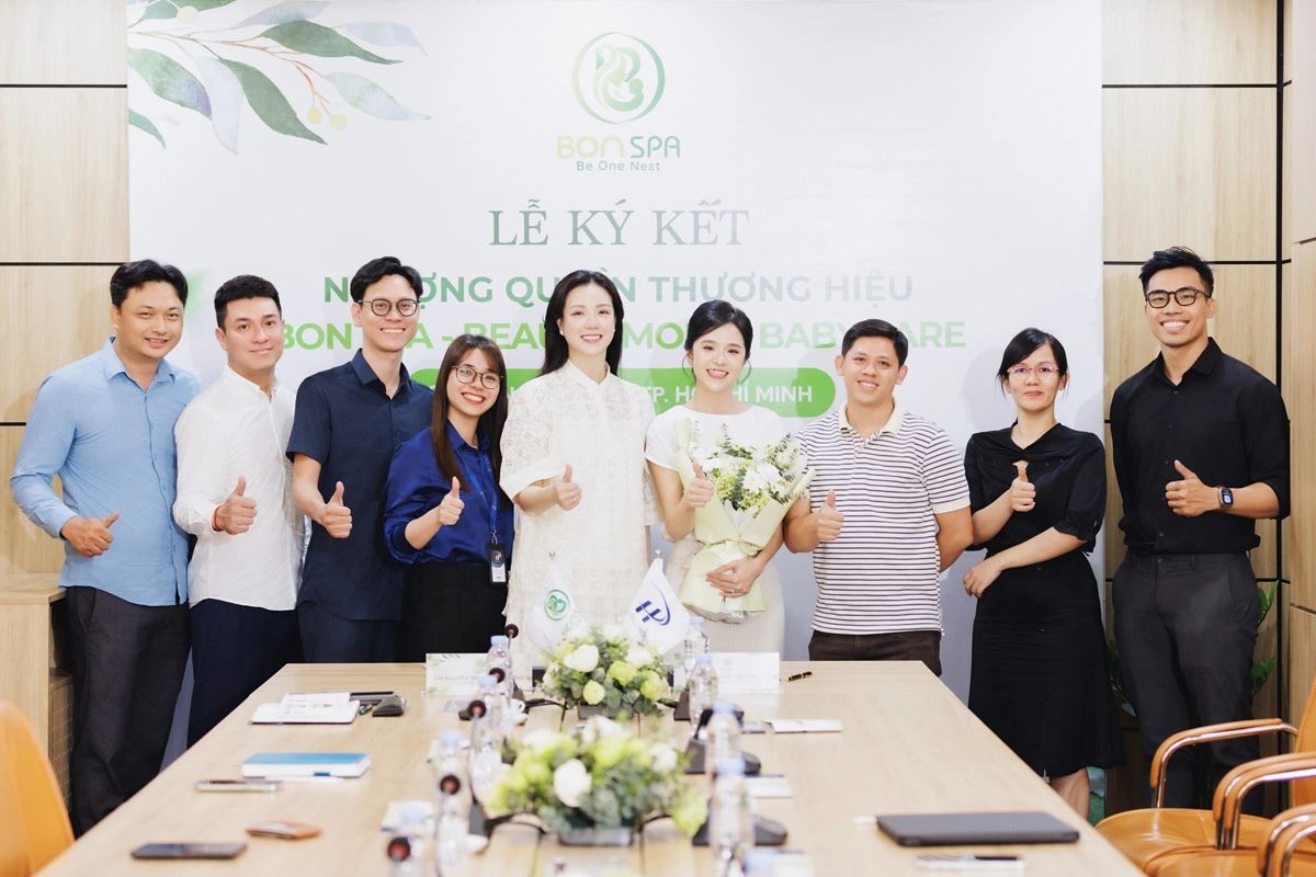 buổi ký kết hợp tác nhượng quyền Les Path